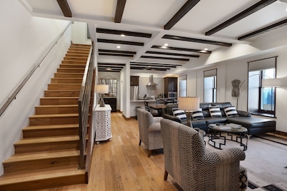 Water Street Residence B: Located just 400 feet from the Plaza!