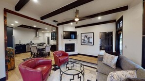 TV, fireplace - Artesia Casita | Historic 2 Bedroom Santa Fe Railyard District Retreat (Santa Fe)