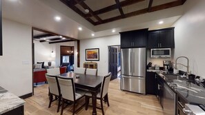 Fridge, microwave, oven, stovetop - Artesia Casita | Historic 2 Bedroom Santa Fe Railyard District Retreat (Santa Fe)