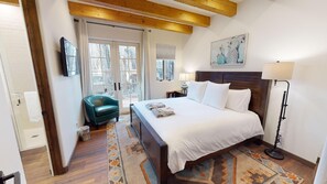 1 bedroom, iron/ironing board, travel cot, WiFi - Delgado C-2: Just one block from Canyon Road! (Santa Fe)