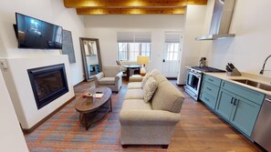 TV, fireplace