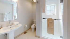 Hair dryer, towels - Chama Casita | Historic 2 Bedroom in Santa Fe Railyard District (Santa Fe)