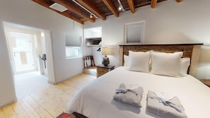 1 habitación, tabla de planchar con plancha, cuna de viaje y wifi