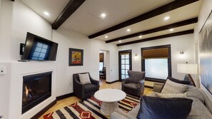 Smart TV, fireplace