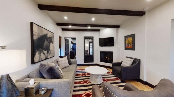 Smart TV, fireplace