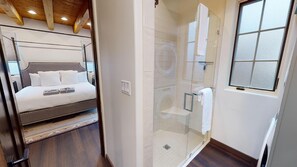 Hair dryer, towels - Delgado C-1: Just one block from Canyon Road! (Santa Fe)