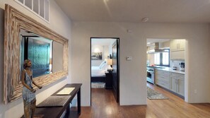 3 Schlafzimmer, Schreibtisch, Bügeleisen/Bügelbrett, Reisekinderbett