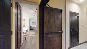 1 bedroom, iron/ironing board, travel crib, WiFi - The Lincoln 304, 1 Bed / 1 Bath, Studio with Kitchenette (Santa Fe)