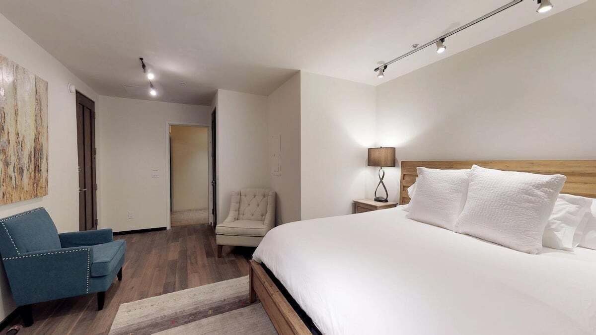 1 bedroom, iron/ironing board, travel crib, WiFi