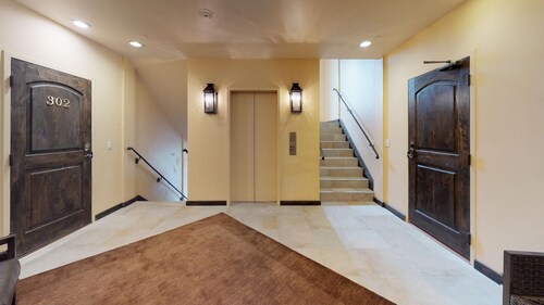 The Lincoln 304, 1 Bed / 1 Bath, Studio with Kitchenette