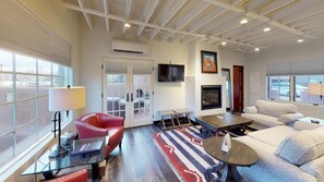 TV, fireplace