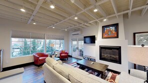 TV, fireplace