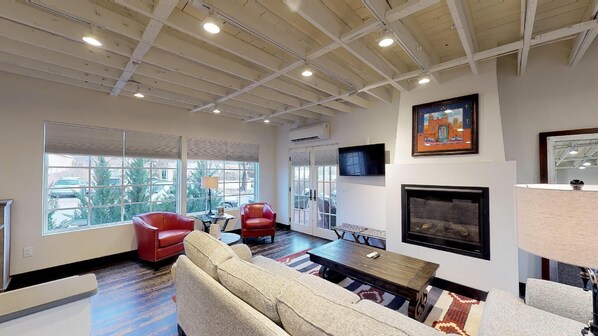 TV, fireplace