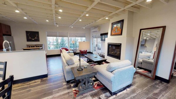 TV, fireplace