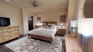 2 bedrooms, in-room safe, desk, iron/ironing board - The Lincoln 402, 2 Bed / 2.5 Bath, Luxury Condo (Santa Fe)