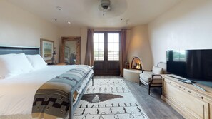 2 chambres, bureau, fer et planche à repasser, lit parapluie