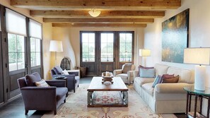 TV, fireplace - The Lincoln 402, 2 Bed / 2.5 Bath, Luxury Condo (Santa Fe)