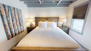 2 bedrooms, iron/ironing board, travel crib, WiFi - El Rito Casita: Downtown Railyard District, short walk to Plaza (Santa Fe)