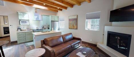 TV, fireplace