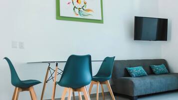 Premium bedding, down comforters, in-room safe, free WiFi