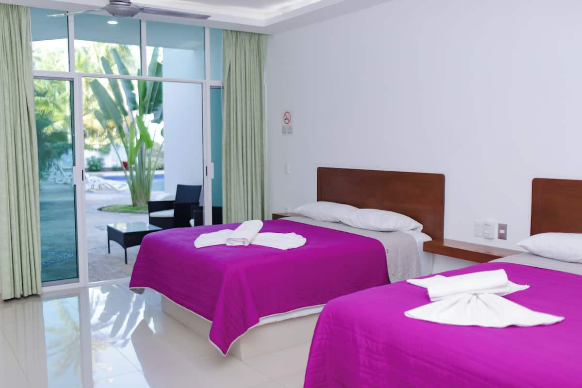 Phòng, 2 giường cỡ queen | 1 phòng ngủ, bộ đồ giường cao cấp, chăn bông, két bảo mật tại phòng