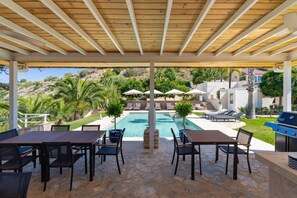 Outdoor dining - Studio 'Finca Del Silencio Casita Carajillo' with Mountain View, Wi-Fi and Air Conditioning (Tolox)