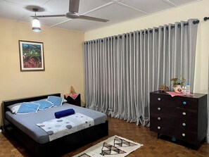 3 slaapkamers, een strijkplank/strijkijzer, wifi, beddengoed