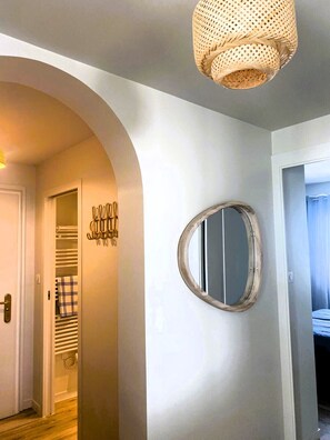 Interior - THE SUNSET - Facing the Sea (Les Sables-d´Olonne)