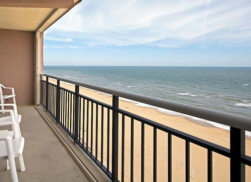 Oceanfront Large 2BR/3BA Resort Suite ONE WEEK ONLY July 11-July 18 2026 Kitchen