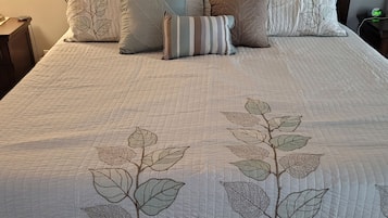 5 bedrooms, travel cot, free WiFi, bed sheets