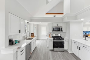 Micro-ondes, four, plaque de cuisson, lave-vaisselle