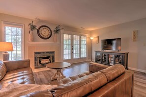 TV, fireplace, offices