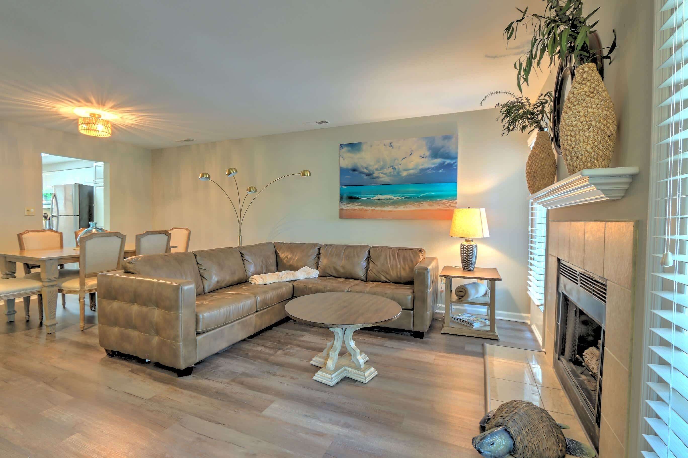 Télévision, cheminée, espaces bureaux