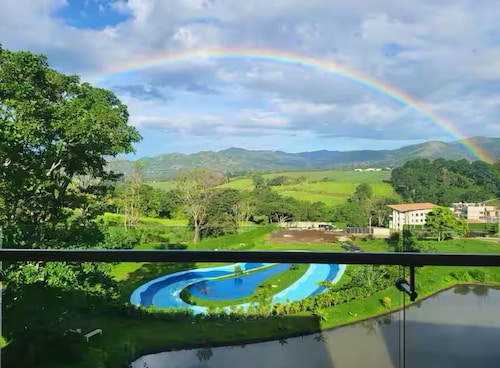 5* 2 D Mount
view+Airport+
Pool+3 bed +Bb Crib+