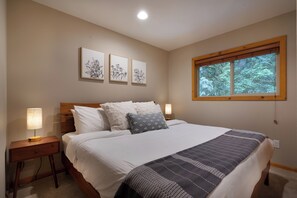 3 bedrooms, desk, free WiFi, bed sheets