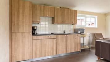 Fridge, stovetop, coffee/tea maker