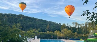 Chalet 'Cottage 6 Personnes' with Shared Pool, Wi-Fi and Air Conditioning