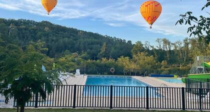 Chalet 'Cottage 6 Personnes' with Shared Pool, Wi-Fi and Air Conditioning