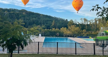 Chalet 'Cottage 6 Personnes' avec piscine partagée, Wi-Fi et climatisation