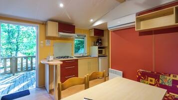 Réfrigérateur, micro-ondes, plaque de cuisson, cafetiÚre/bouilloire