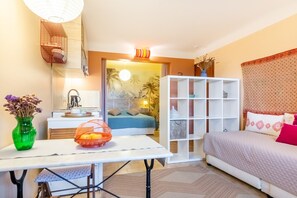 1 habitación, tabla de planchar con plancha, wifi gratis y ropa de cama 
