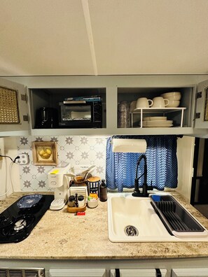 Fridge, microwave, oven, coffee/tea maker