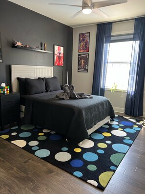 6 bedrooms, desk, iron/ironing board, free WiFi
