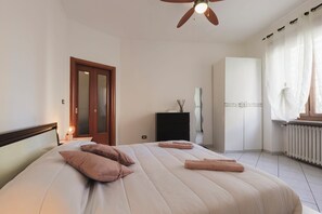 Unclassified image, 3 of 40, button - Cozy apartment in the heart of Turin. (Torino)