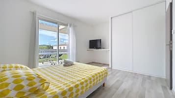 4 slaapkamers, een bureau, een strijkplank/strijkijzer, gratis wifi