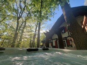 Outdoor spa tub