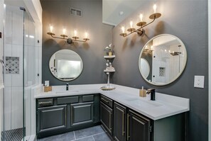 Hair dryer, towels, toilet paper - Frisco Luxury Stay w/ Pool, BBQ & Resort Backyard (Frisco)