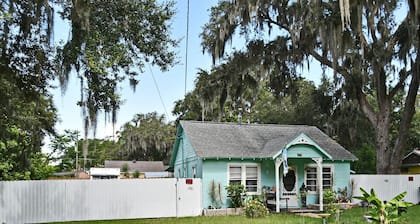 Cozy Camper Stay in Mount Dora – Pet Friendly, Walk to Downtown!