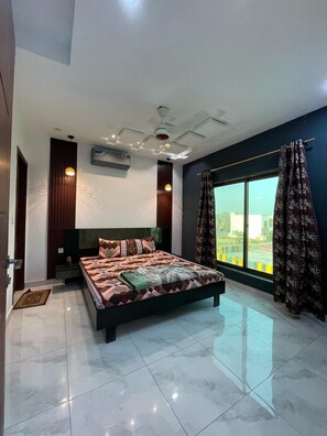 4 bedrooms, WiFi - Comfortable Villa with AC and WiFi in pleasant Bahria Town Karachi (Karachi)