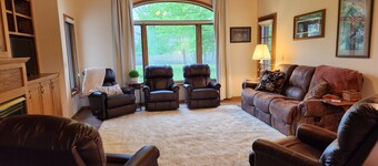 Country Escape 2BR, 2Ba, Lg Living, Fireplaces
Crow River Winery Wedding Guests